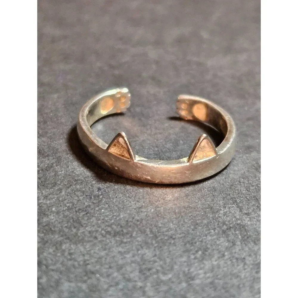 Unbranded adorable silver